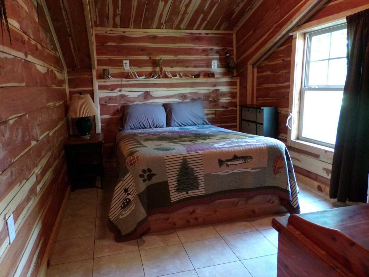 Cedar Cabin Located On A Buffalo Farm Marshall Экстерьер фото